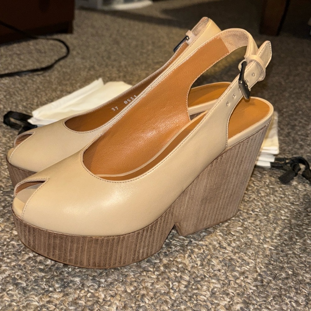 Clergerie Women’s Tan Heel Shoe